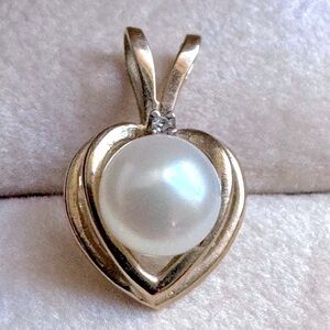 💖 Glitzy 14K Gold Pearl & Diamond Heart Pendant – Love at First Sparkle! 💖